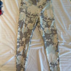 Kids Camo Active Leggings - Gray & Cream